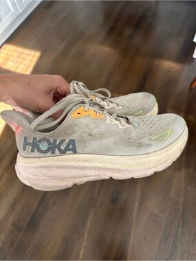Women’s Hoka Clifton 9 sneakers